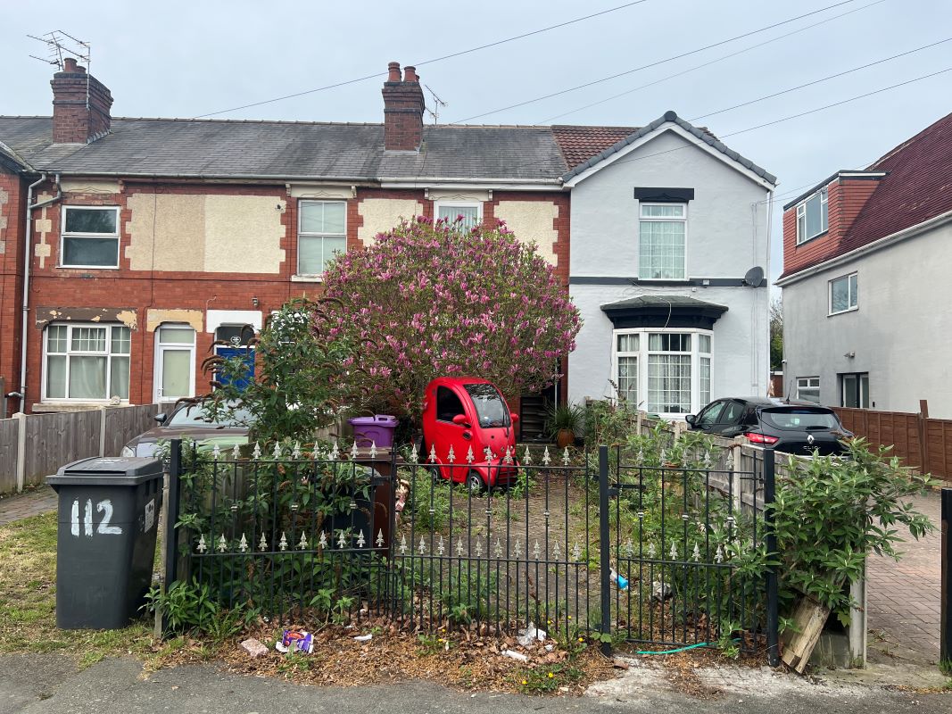 3 bedroom mid terraced house in Wolverhampton