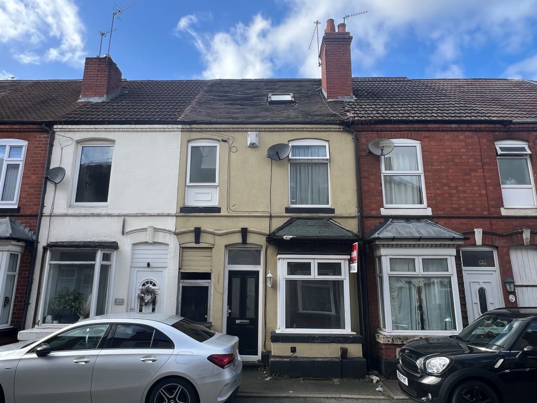 2 bedroom mid terraced property in Netherton