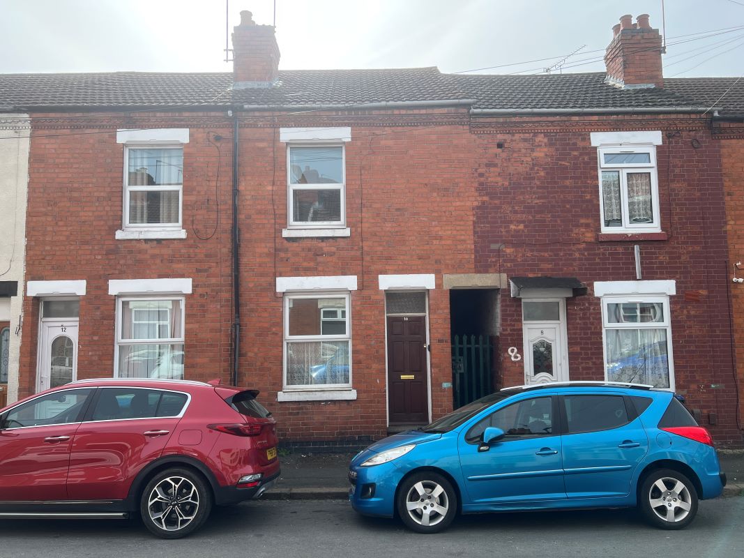 2 bedroom mid terraced house in Coventry