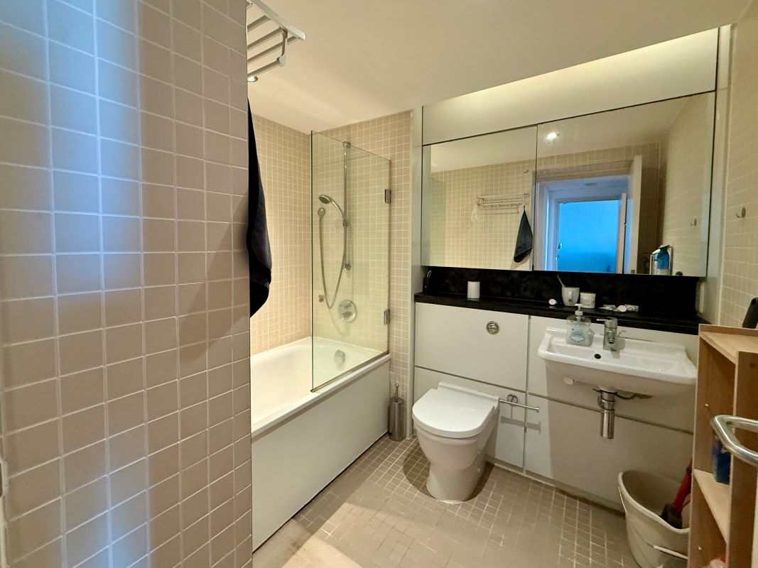 Apartment 2201 Beetham Tower, 10 Holloway Circus Queensway, Birmingham, B1 1BA