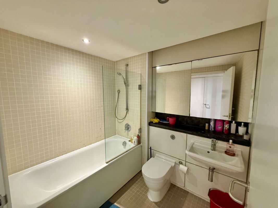 Apartment 2405 Beetham Tower, 10 Holloway Circus Queensway, Birmingham, B1 1BA
