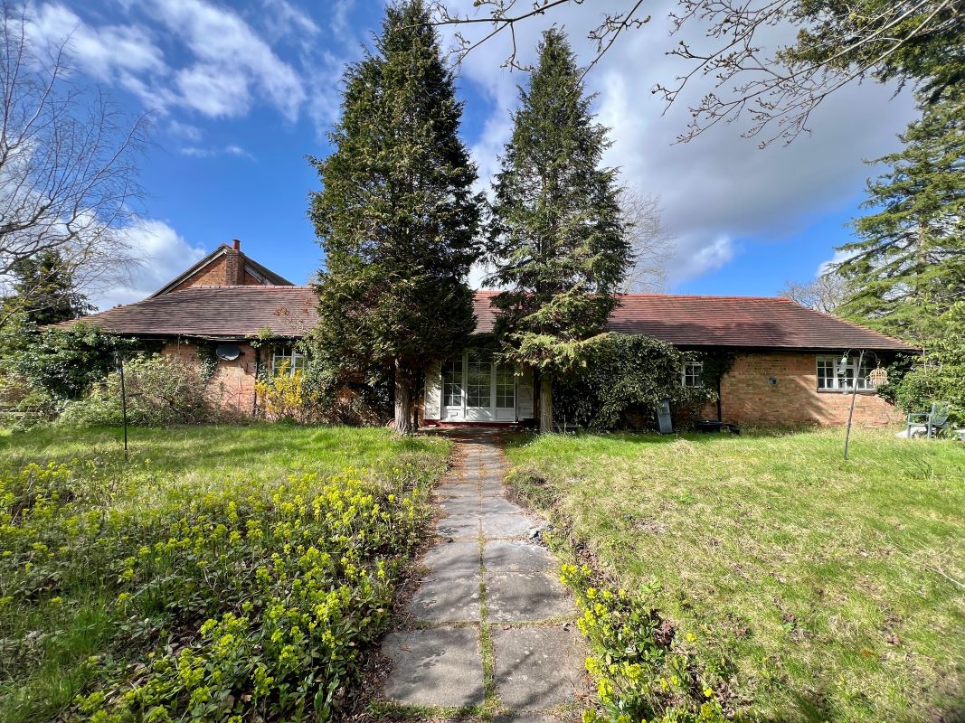 2 bedroom bungalow in Solihull