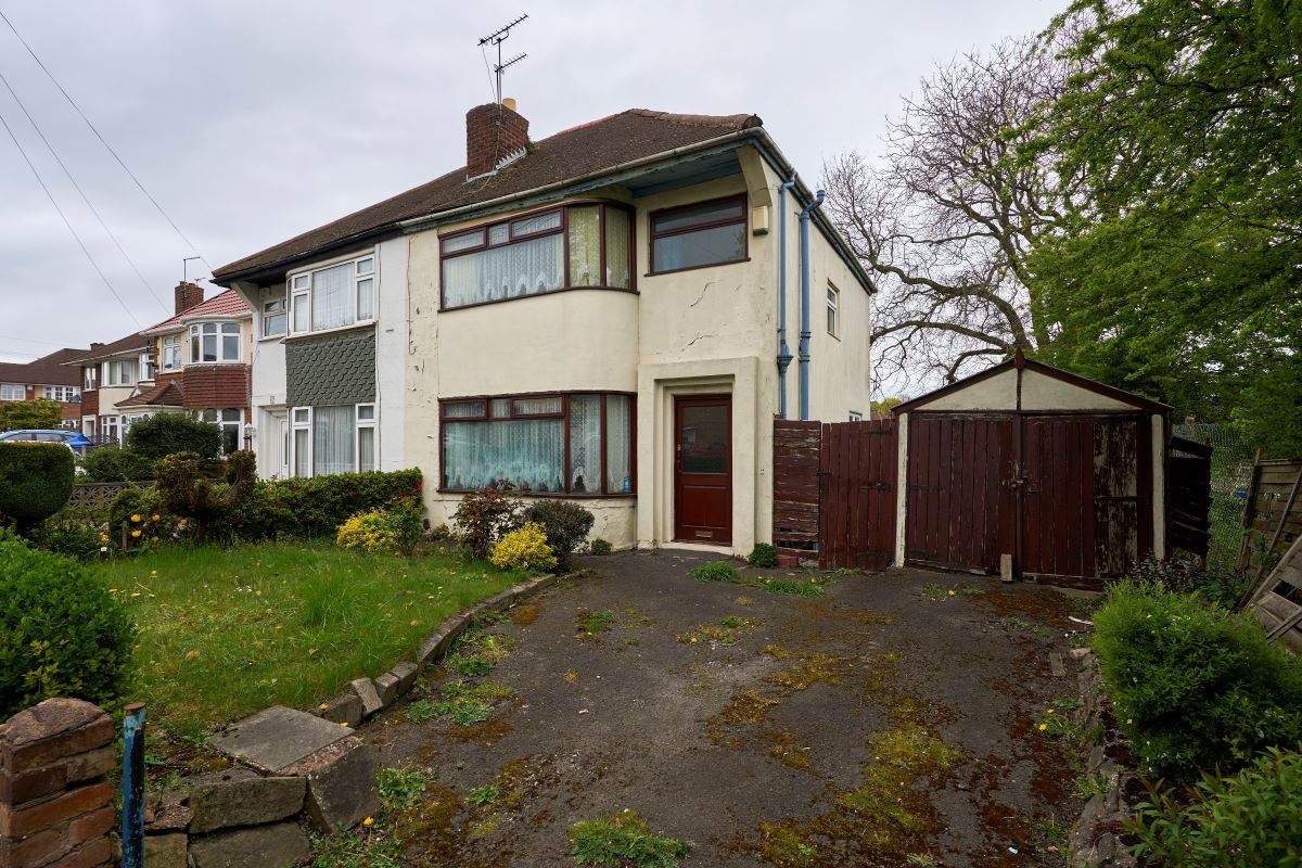3 bedroom semi detached property in Woodsetton