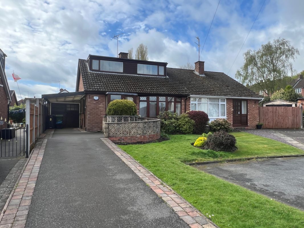 3 bedroom semi detached dormer bungalow in Kingswinford