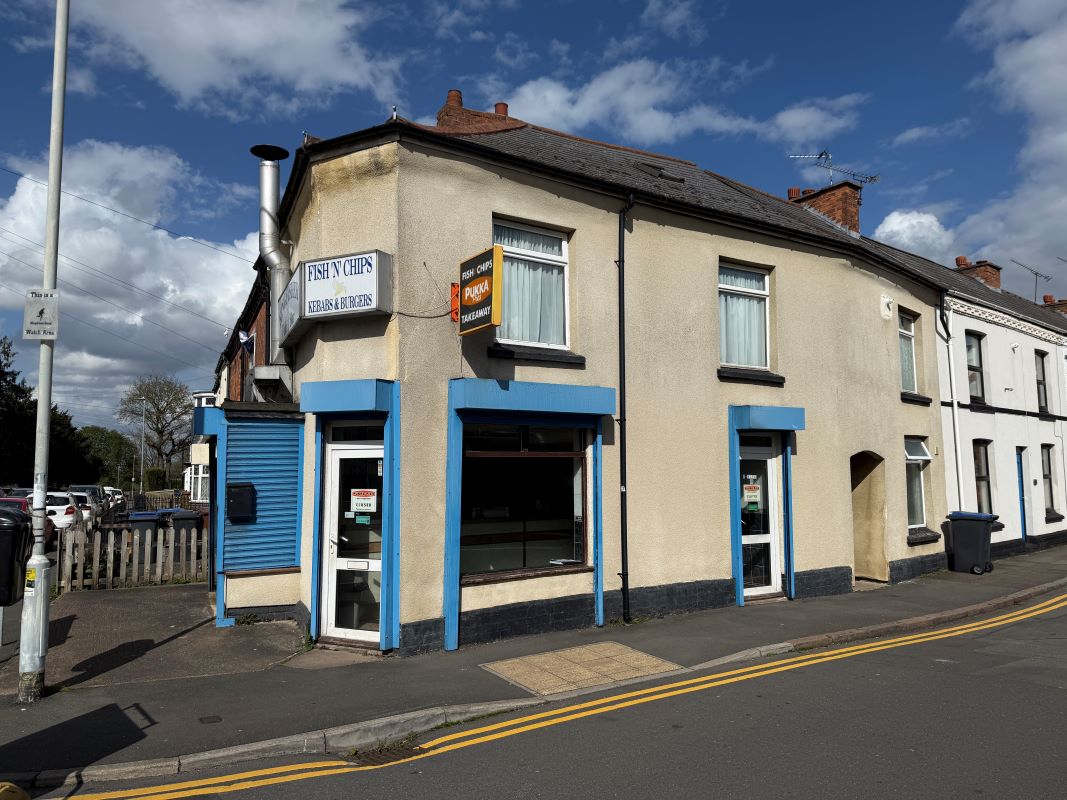 Vacant mixed use property in Hinckley