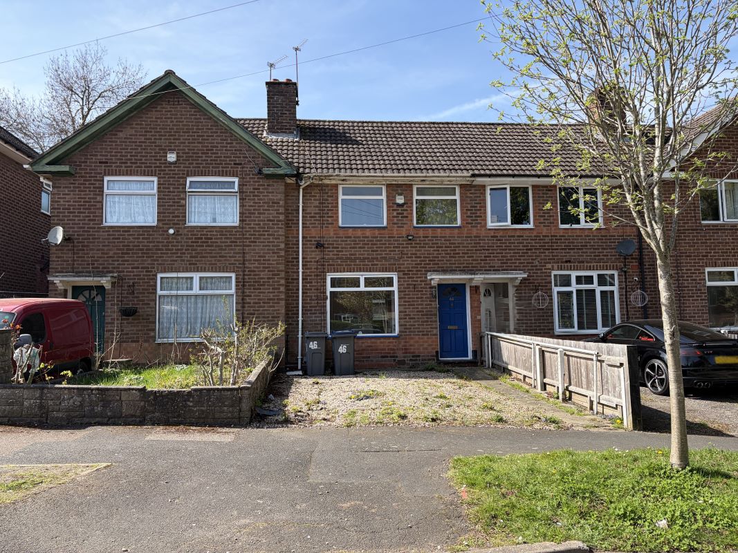  2 bedroom mid terraced property in Quinton