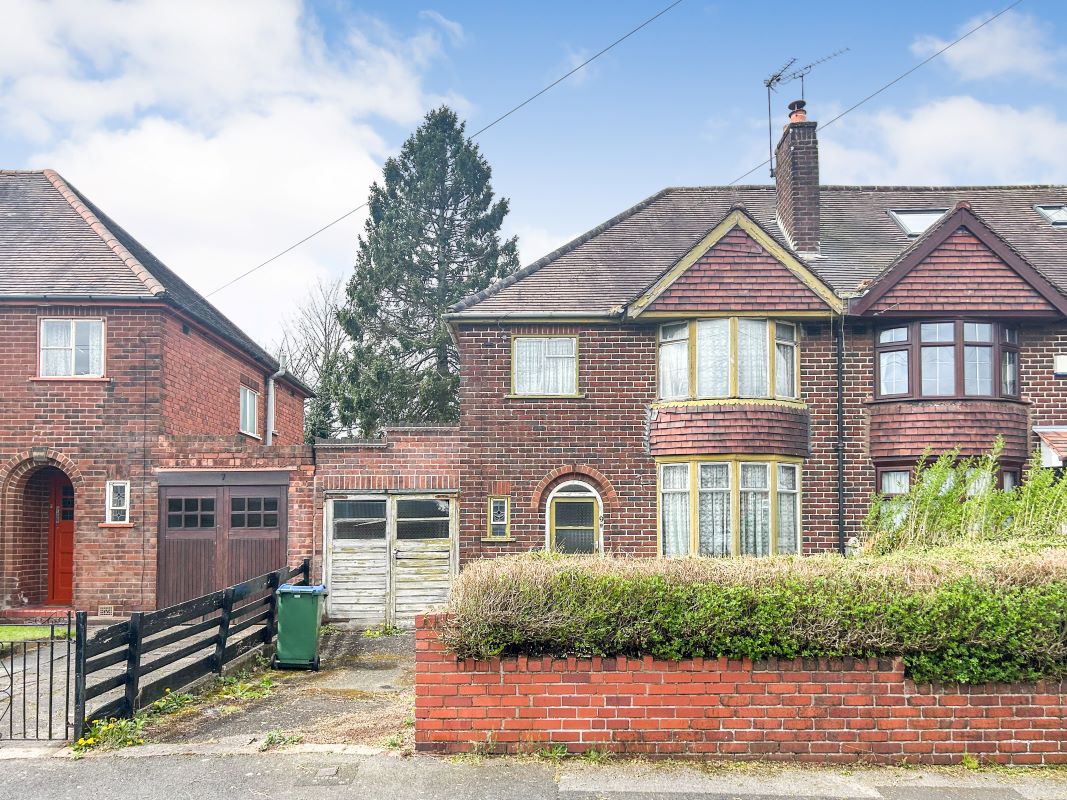 3 bedroom semi detached house in Tipton