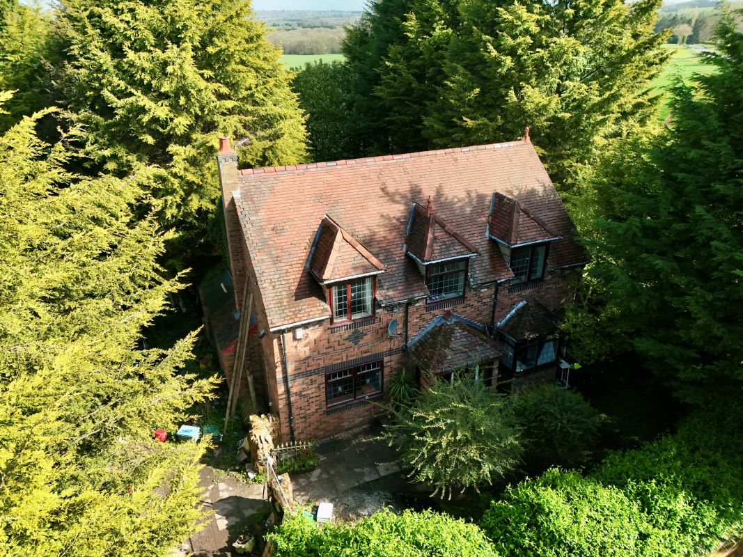 4 bedroom detached property in Birmingham