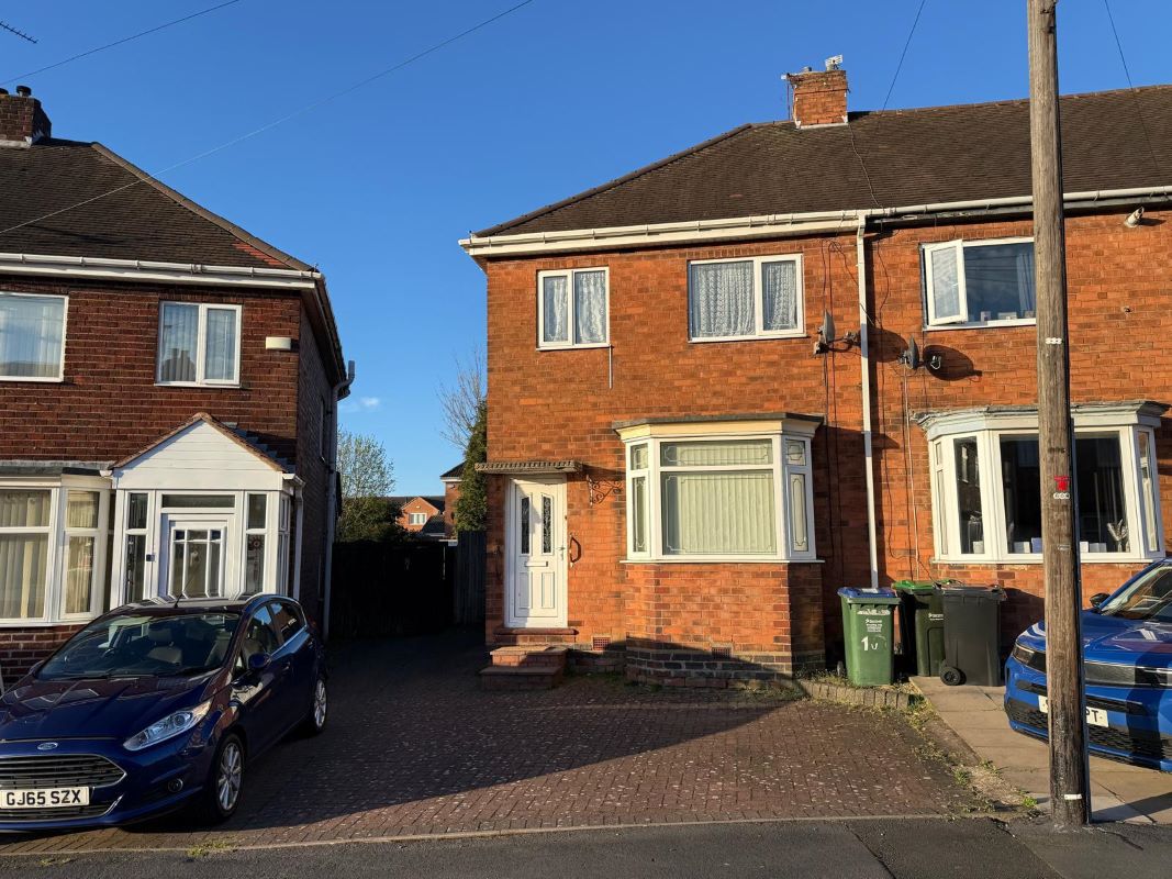 3 bedroom end terraced property in Oldbury
