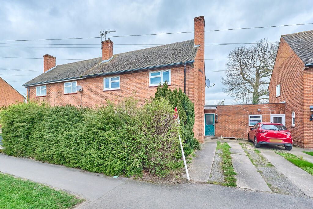 3 bedroom semi detached property in Shrewsbury