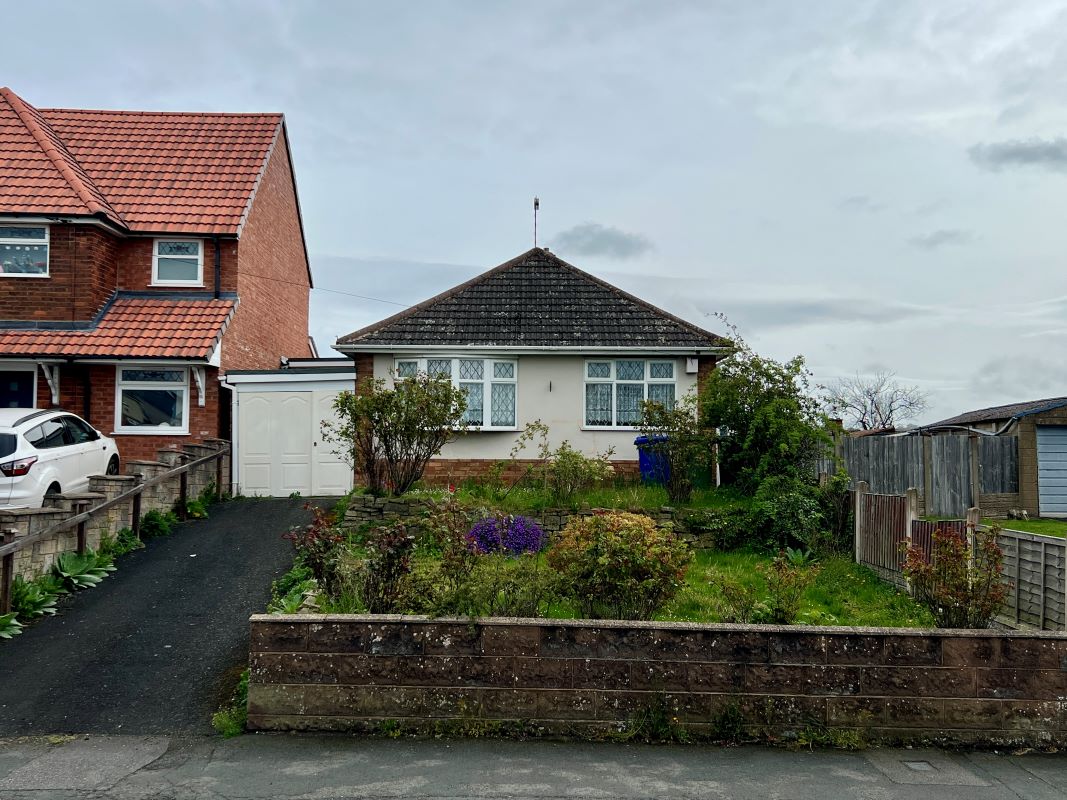 2 bedroom detached bungalow in Dudley 