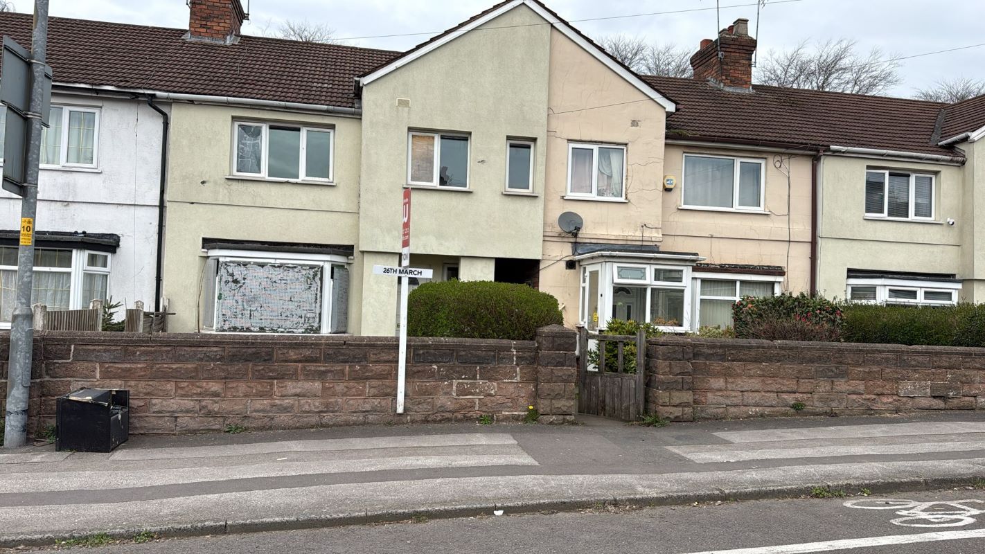 3 bedroom mid terraced property in Willenhall