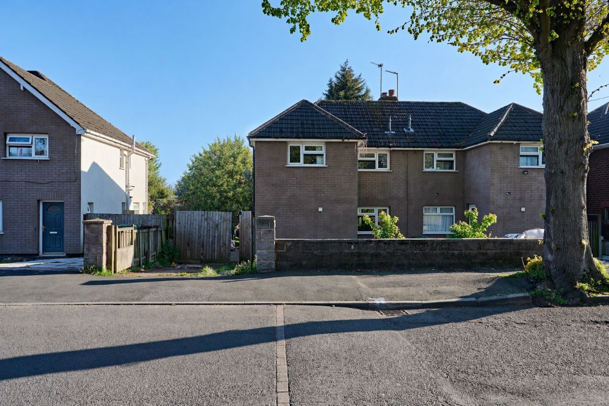 3 bedroom semi detached property in Walsall