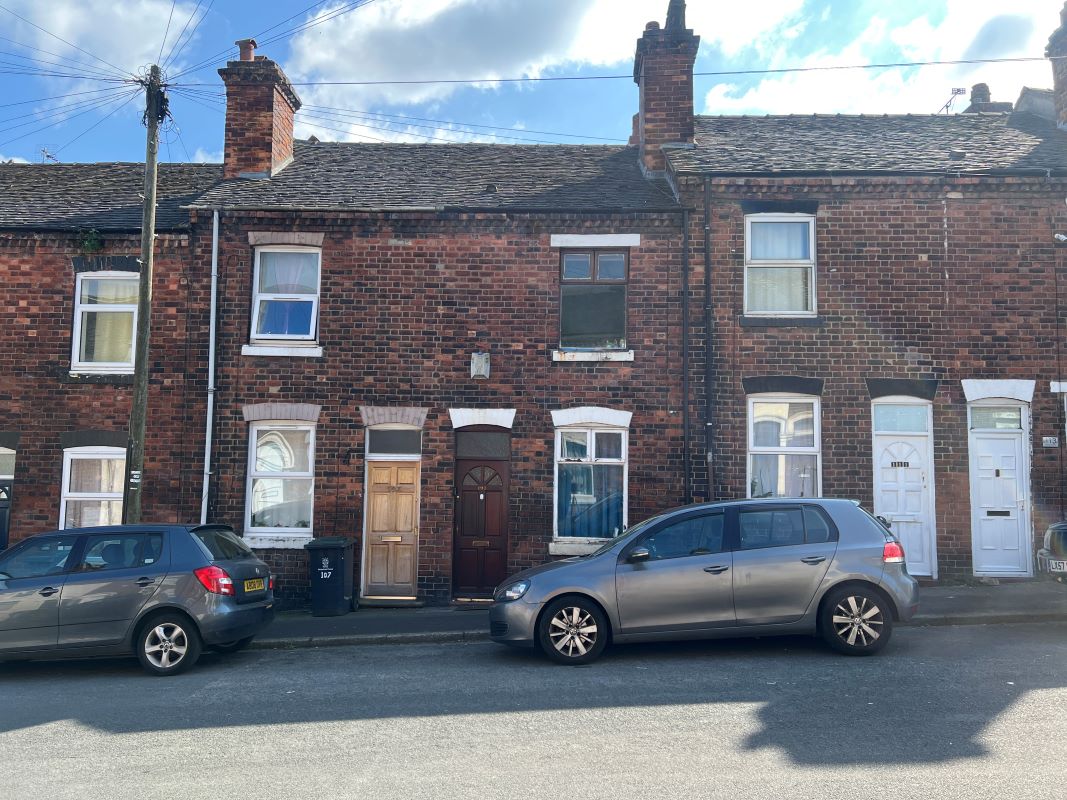 2 bedroom mid terraced house in Stoke on Trent