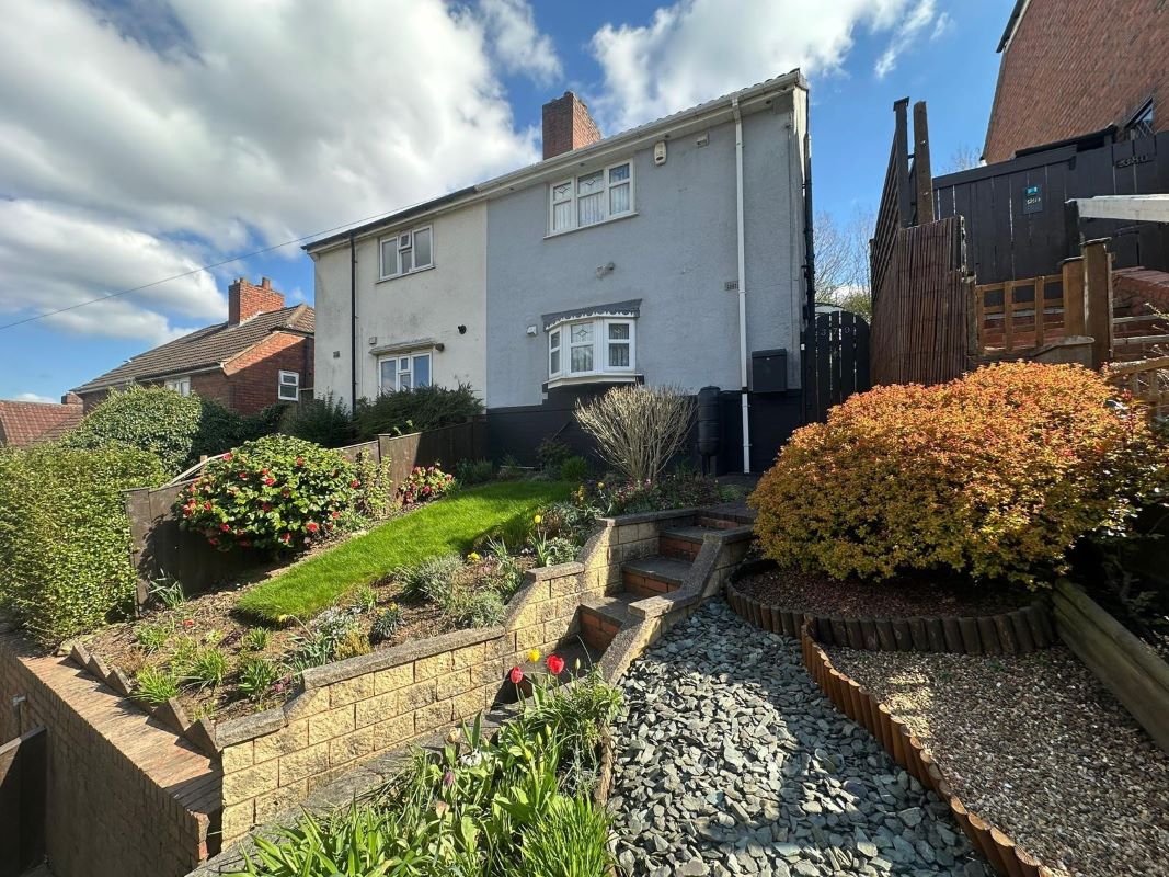 2 bedroom semi detached property in Oldbury