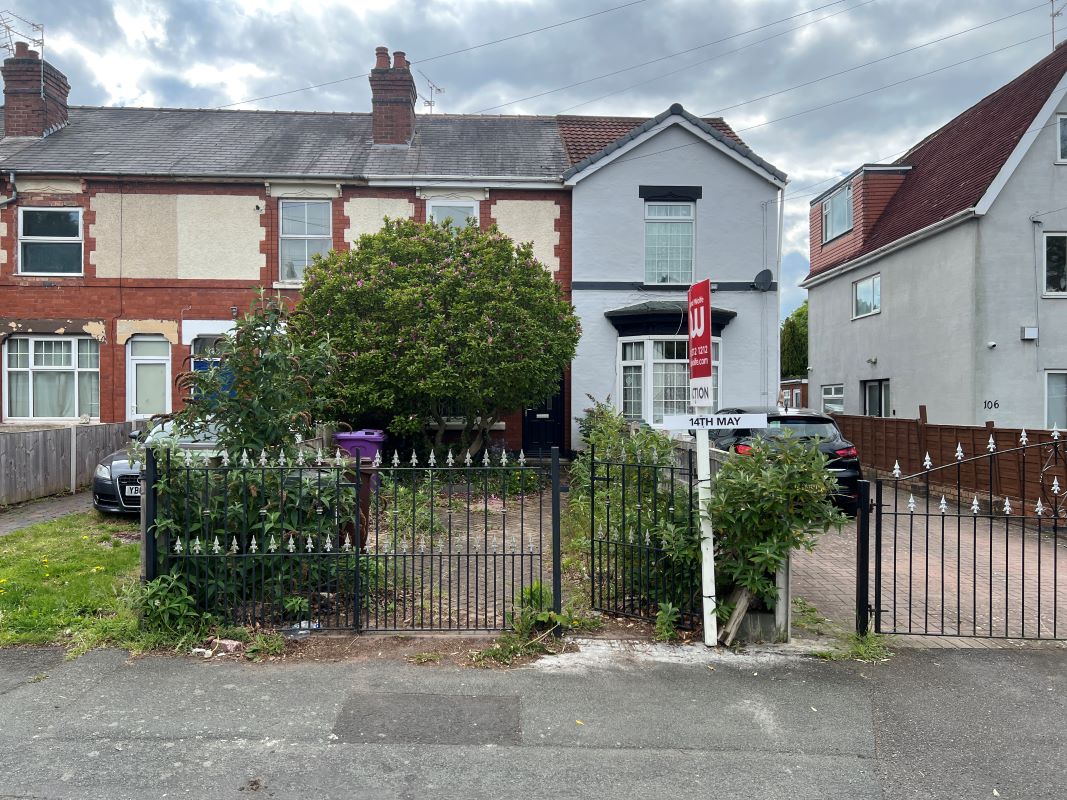 3 bedroom mid terraced house in Wolverhampton