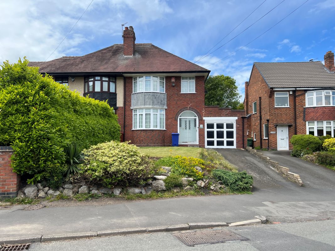 3 bedroom semi detached property in Tipton