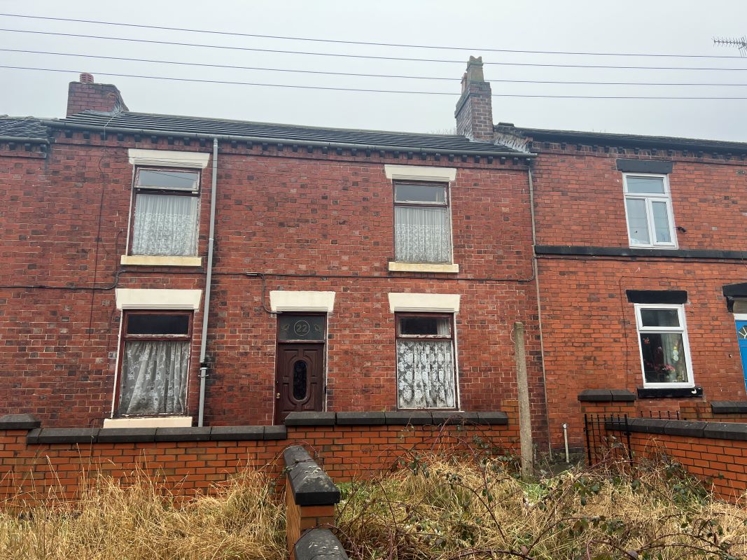 3 bedroom mid terraced house in Stoke on Trent