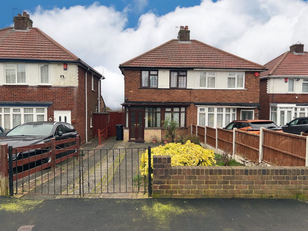 3 bedroom semi detached property in Oldbury