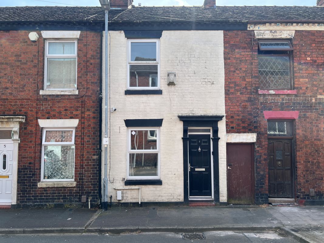 2 bedroom mid terraced house in Stoke on Trent