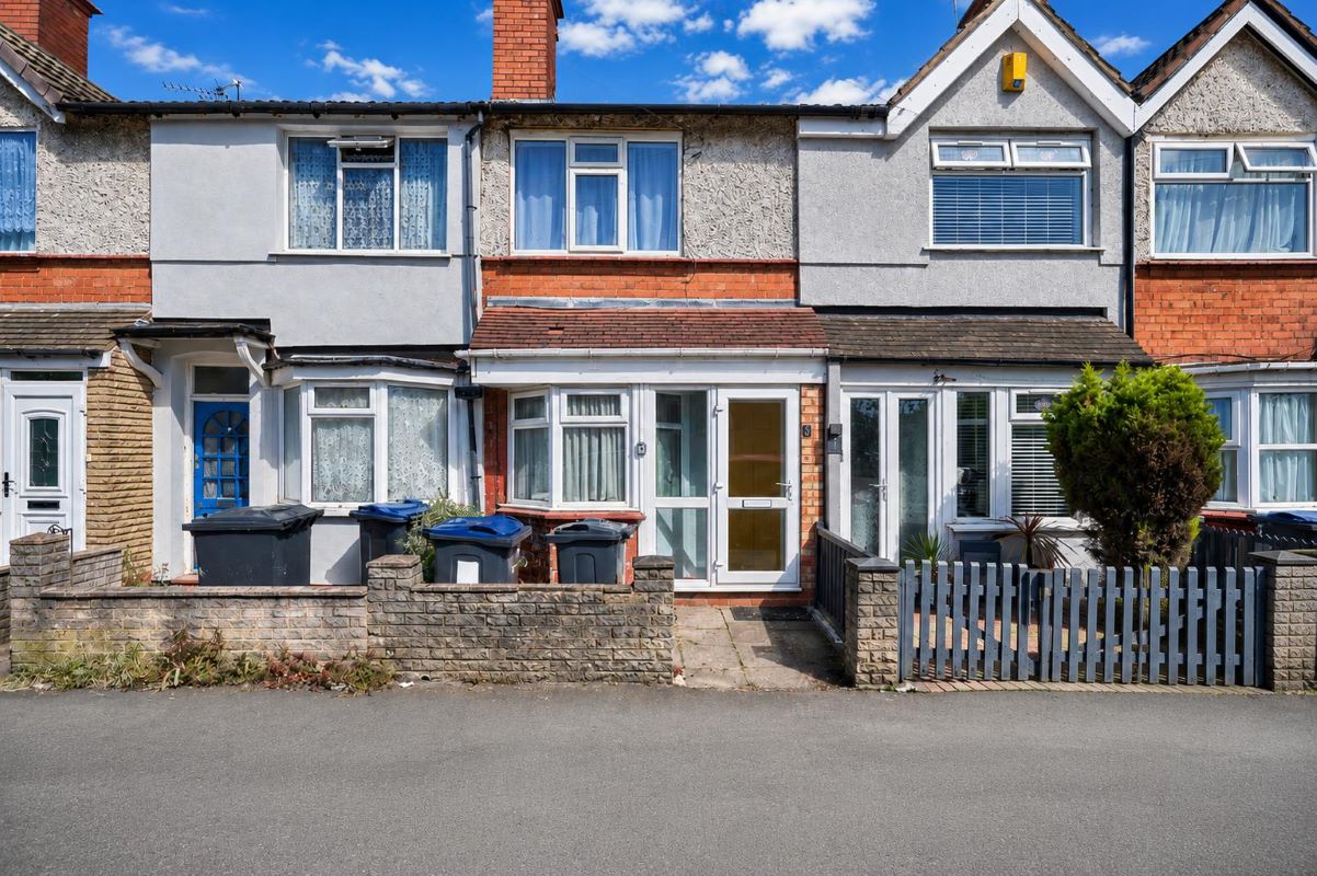 3 bedroom mid terraced property in Birmingham