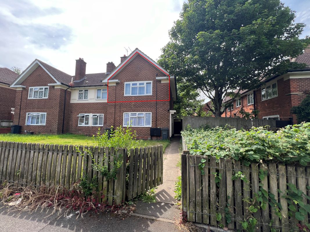 2 bedroom first floor maisonette in a cul de sac location