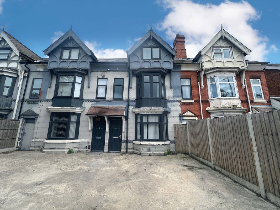 5 bedroom terraced house in Walsall
