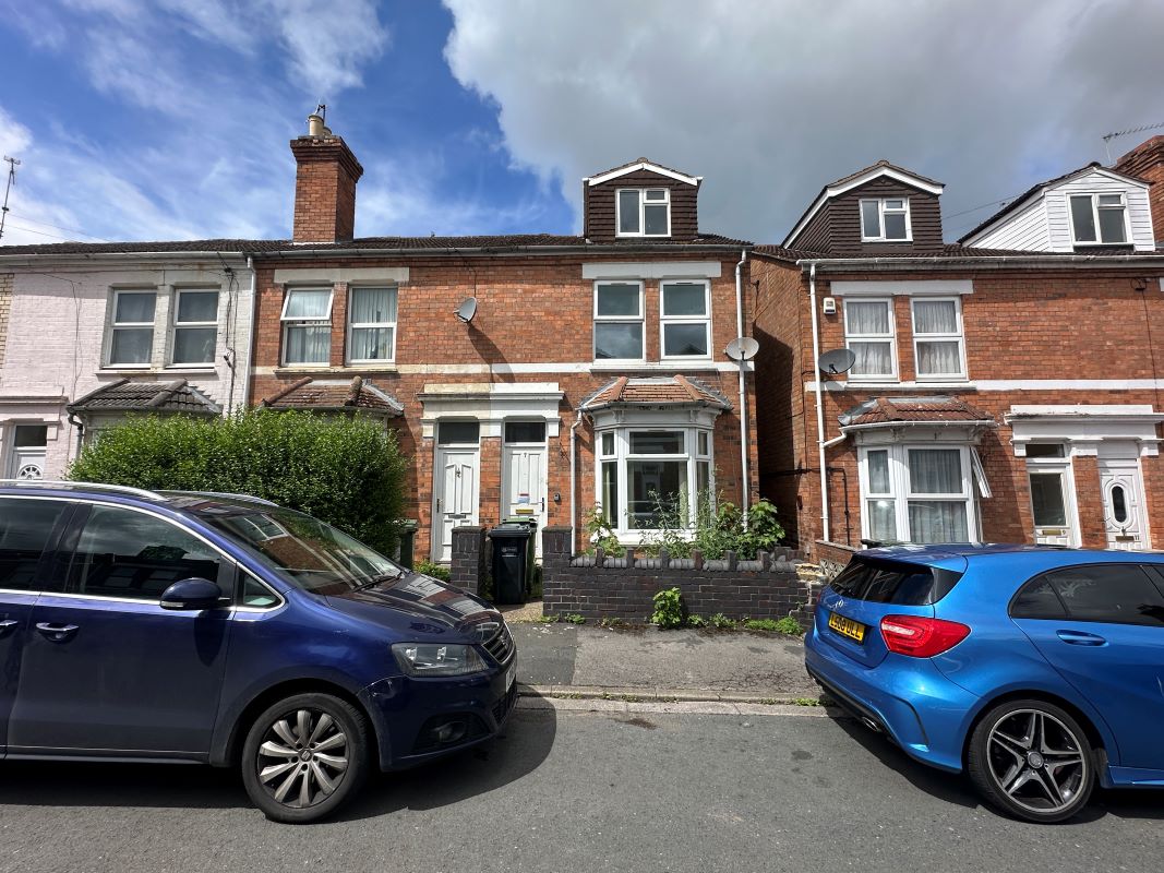 4 bedroom (previously let as a 5 bedroom property - subject to appropriate Licences) end terraced property in Worcestershire