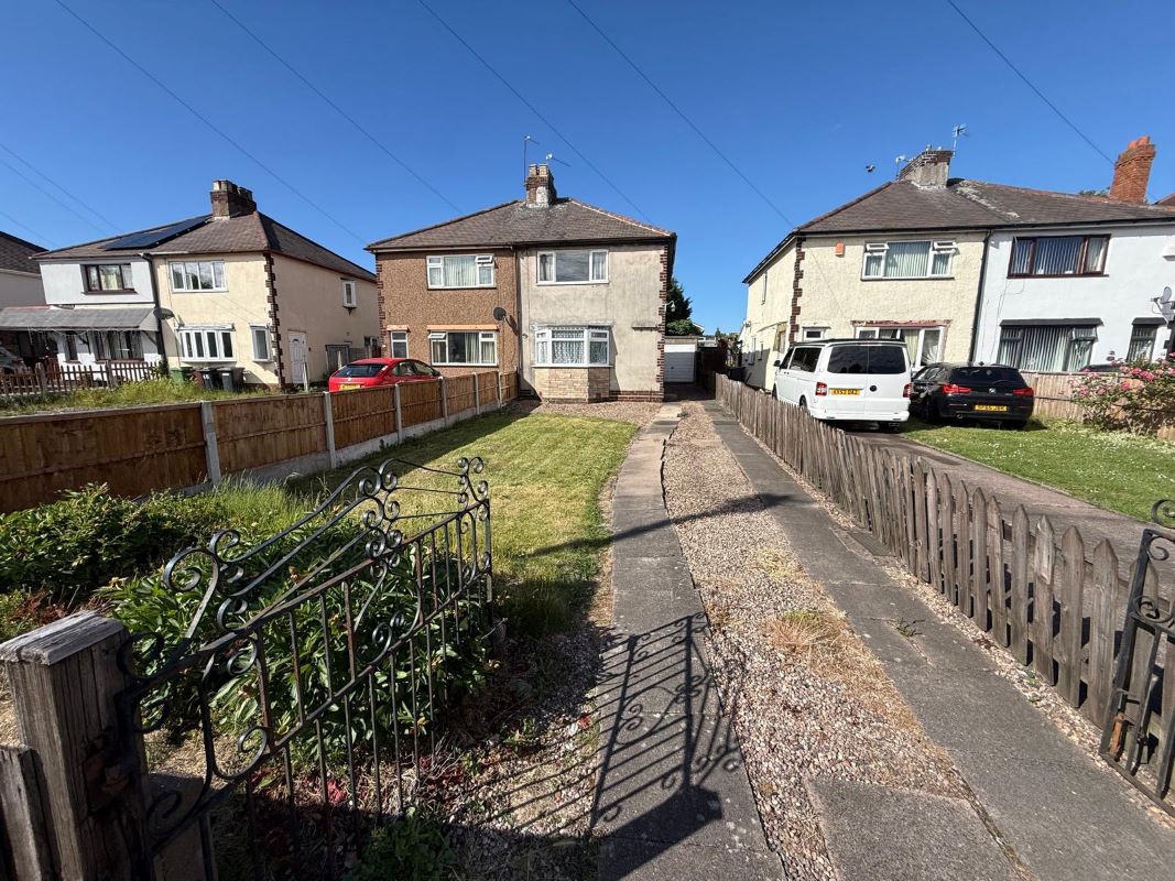 2 bedroom semi detached house in Bilston