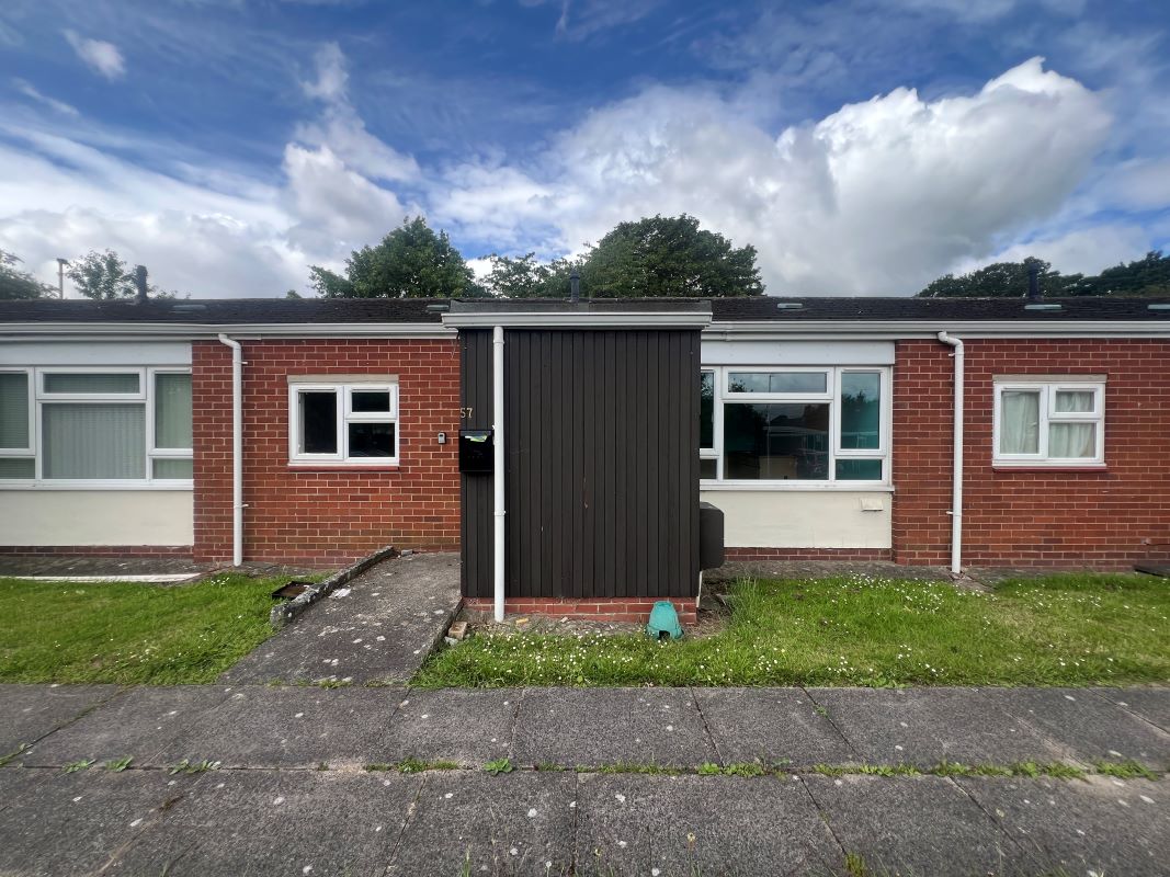 2 bedroom mid terraced bungalow in Shrewsbury