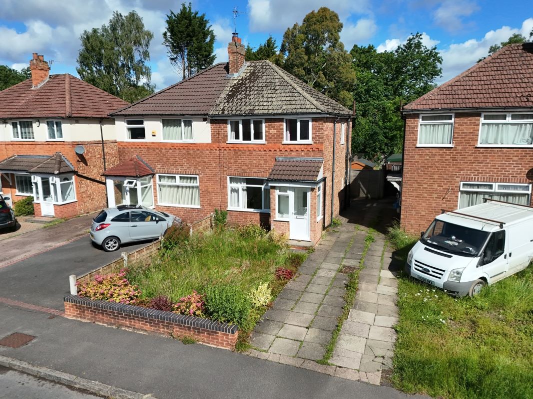 3 bedroom semi detached property in Shirley
