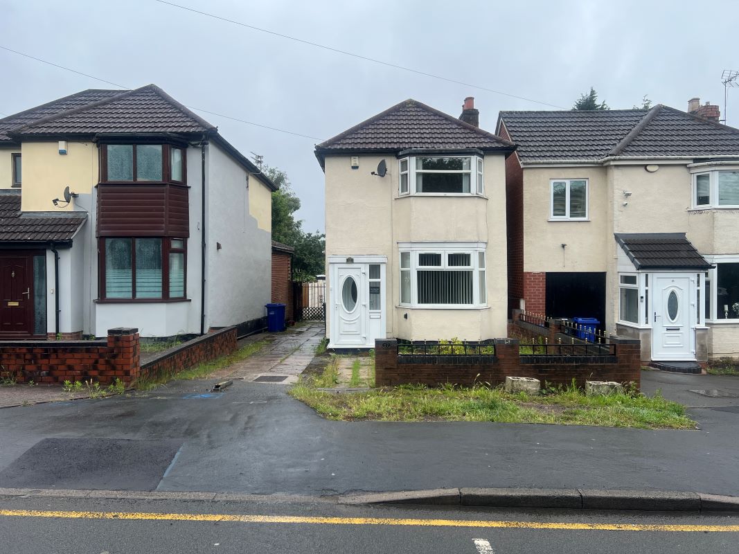3 bedroom detached house in Bilston