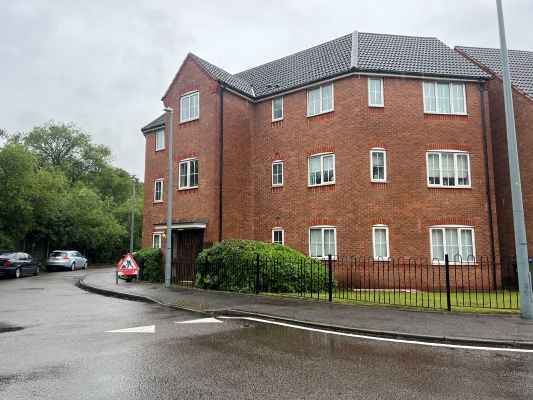 2 bedroom flat in Oldbury