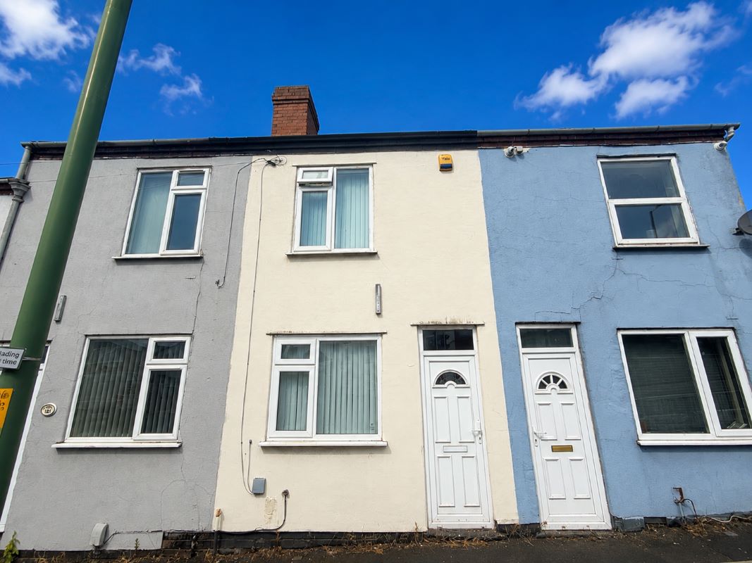 2 bedroom mid terraced property in Willenhall
