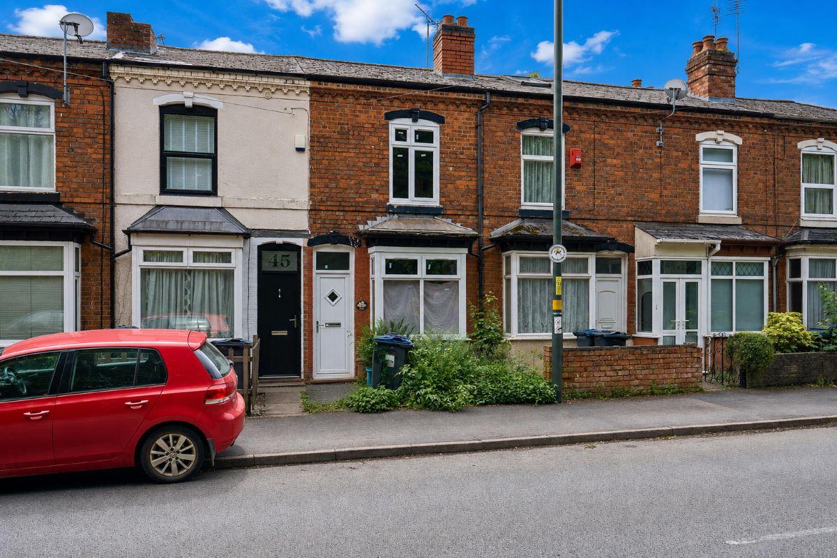 A 2 bedroom mid terraced property in Birmingham