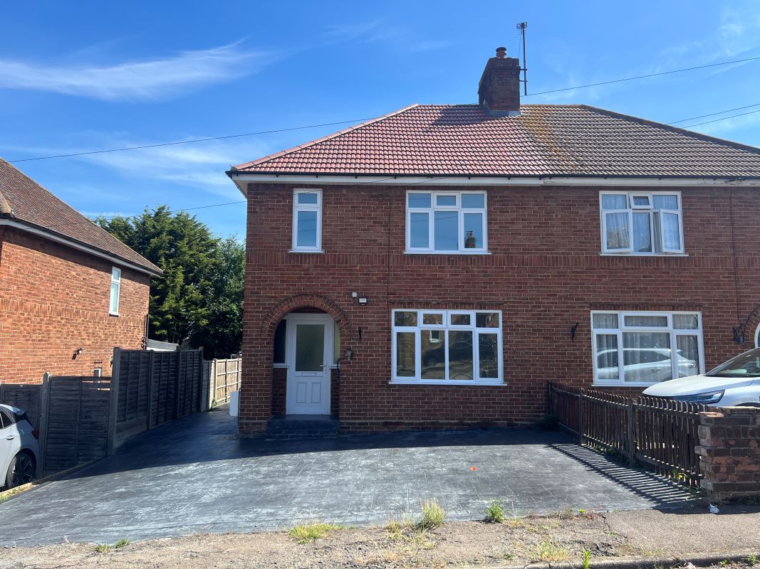 3 bedroom semi-detached property in Bedford