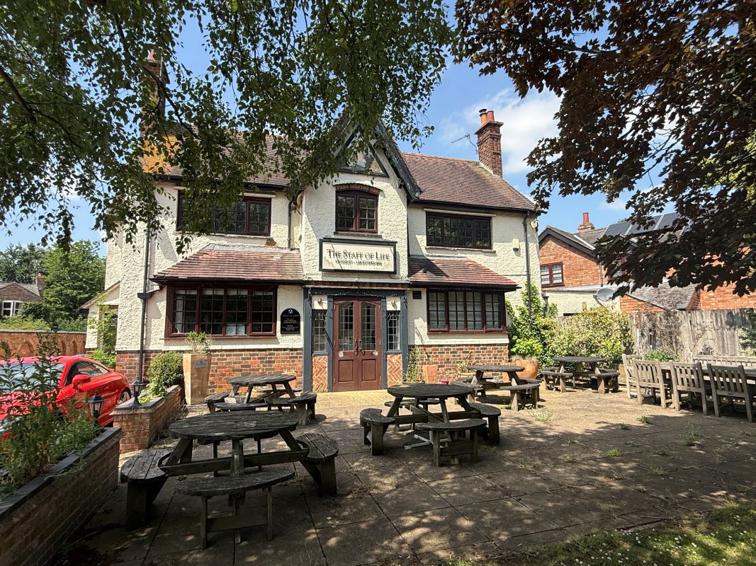  A vacant freehold pub/restaurant with private living accommodation, outdoor trading areas and car park. Set within an idyllic location in Mowsley, Lutterworth. 