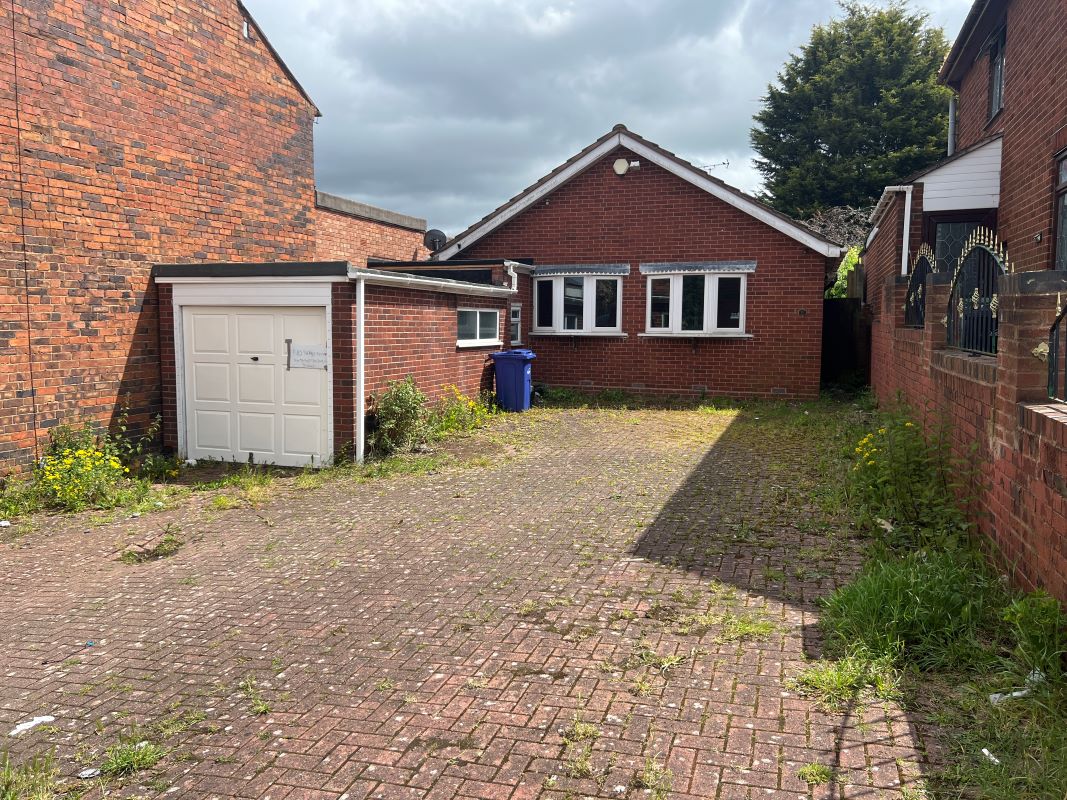 2 bedroom detached bungalow in Stourbridge