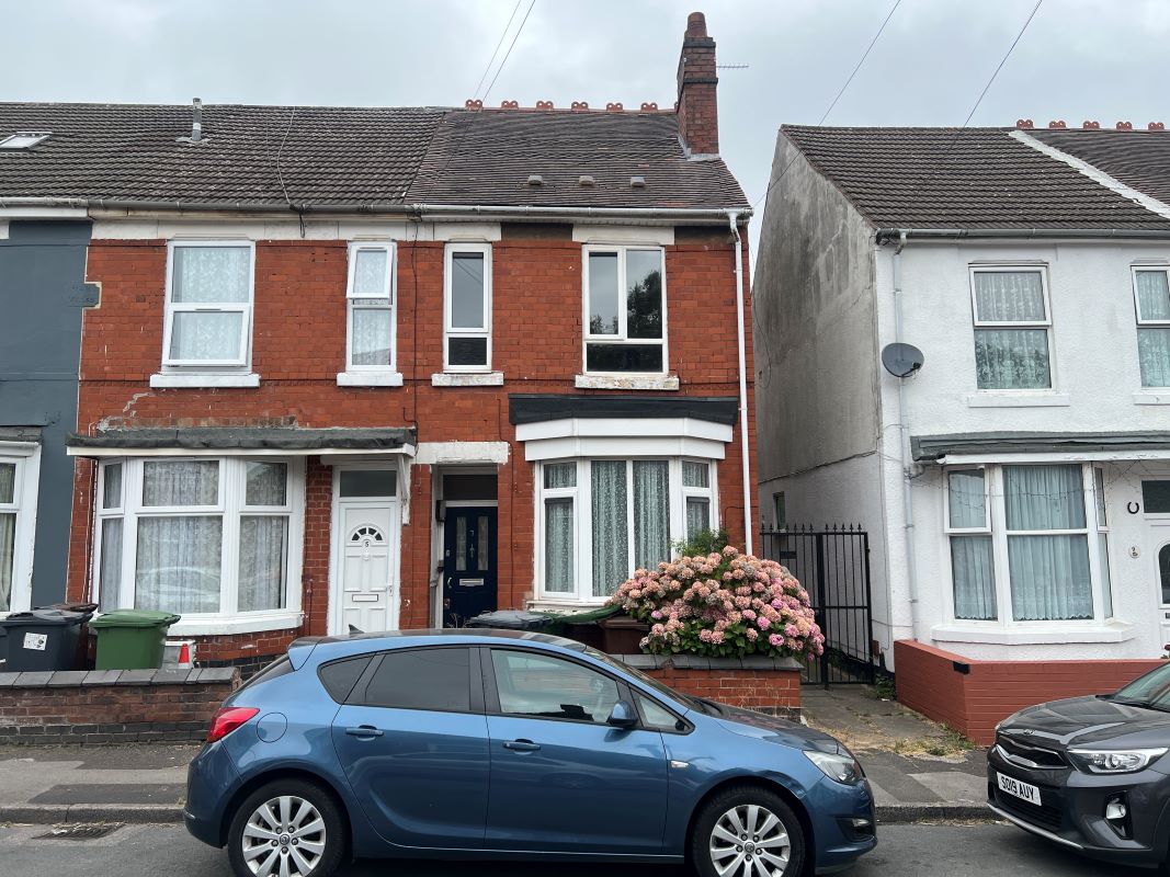 3 bedroom end terraced house in Wolverhampton