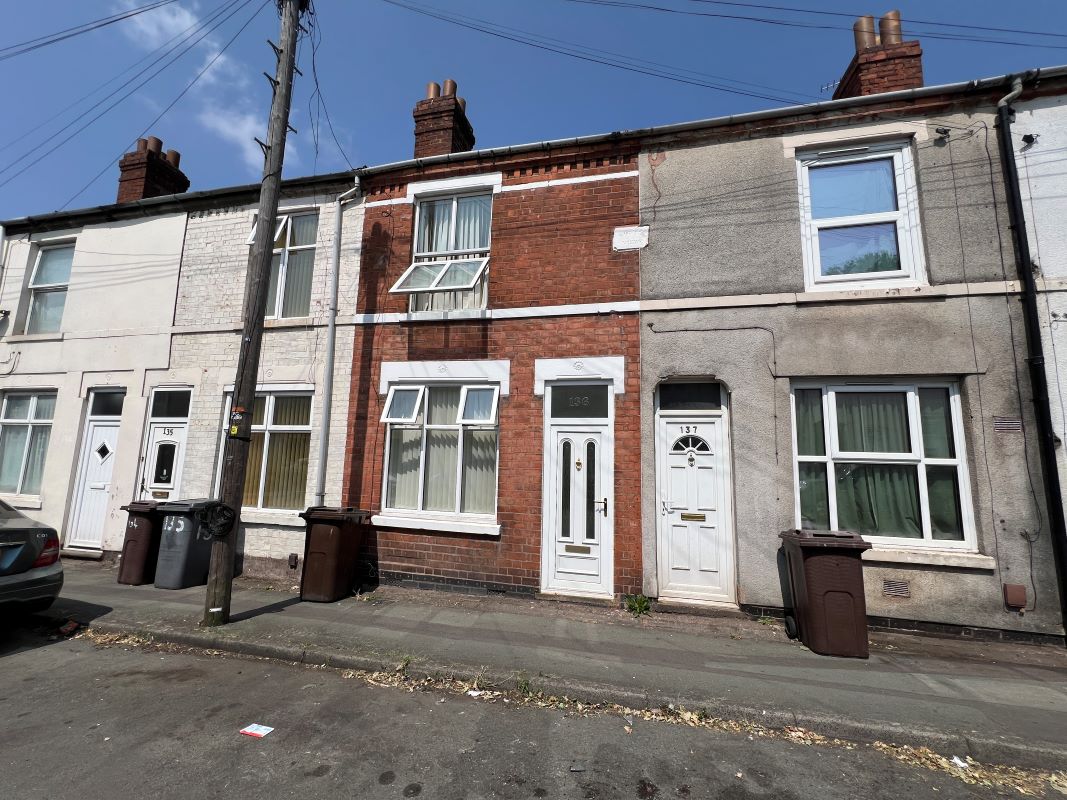 3 bedroom mid terraced house in Wolverhampton  