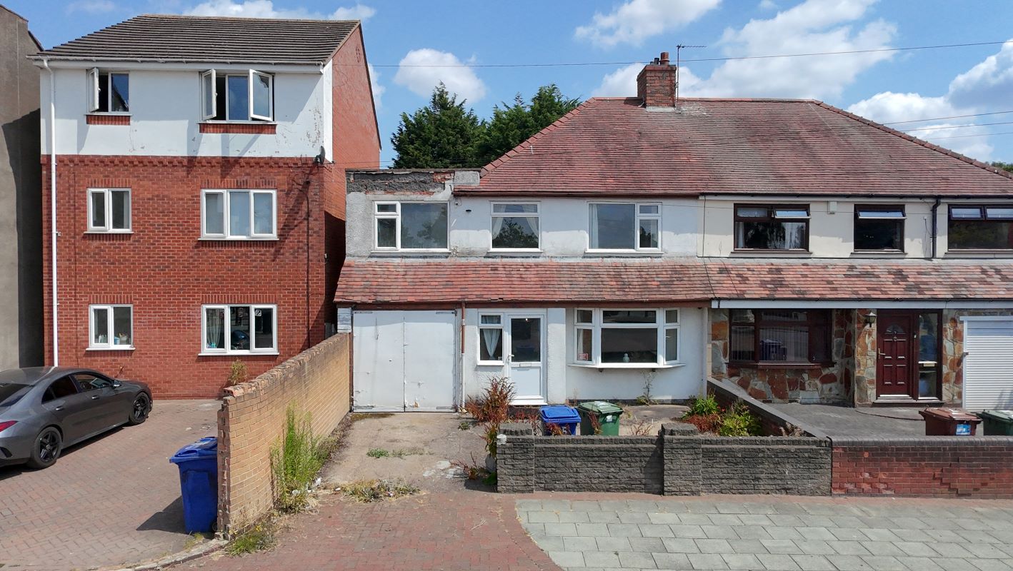 4 bedroom semi detached house in Cannock.
