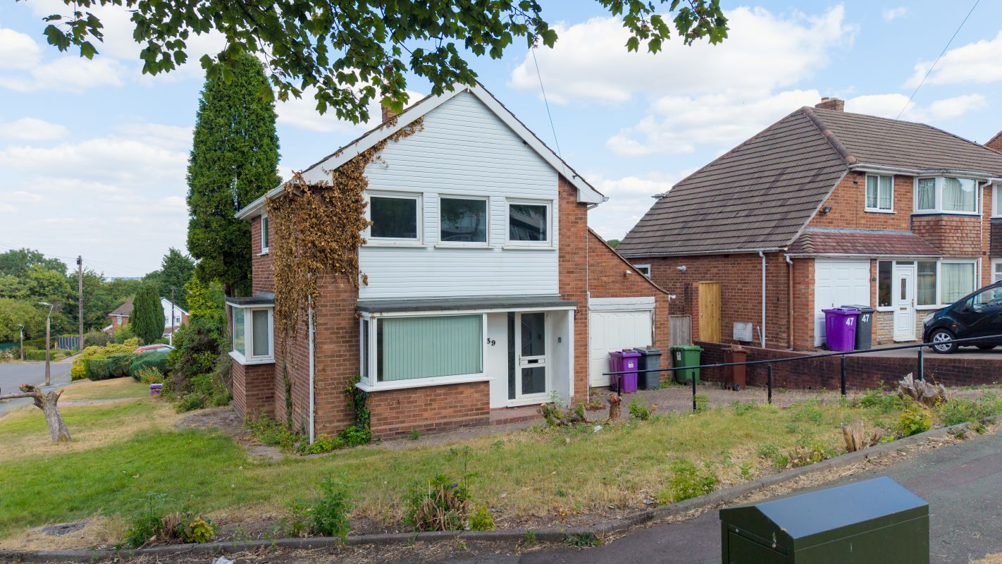 3 bedroom detached property in Wolverhampton 