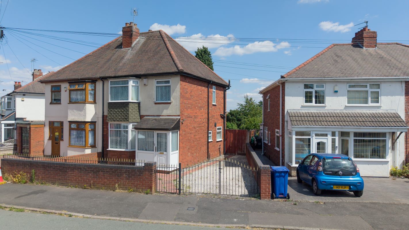 3 bedroom semi detached property in Wolverhampton