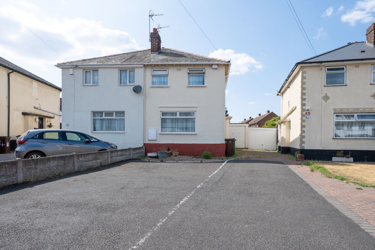 3 bedroom semi detached property in Wolverhampton