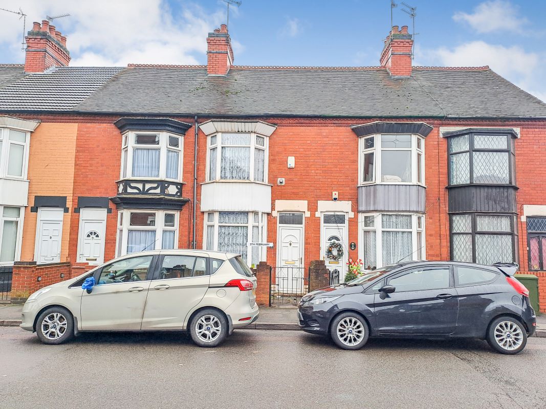3 bedroom mid terraced house in Nuneaton