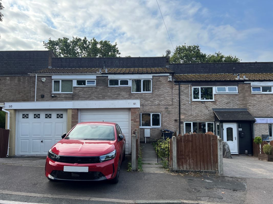2 bedroom mid terraced house in Quinton