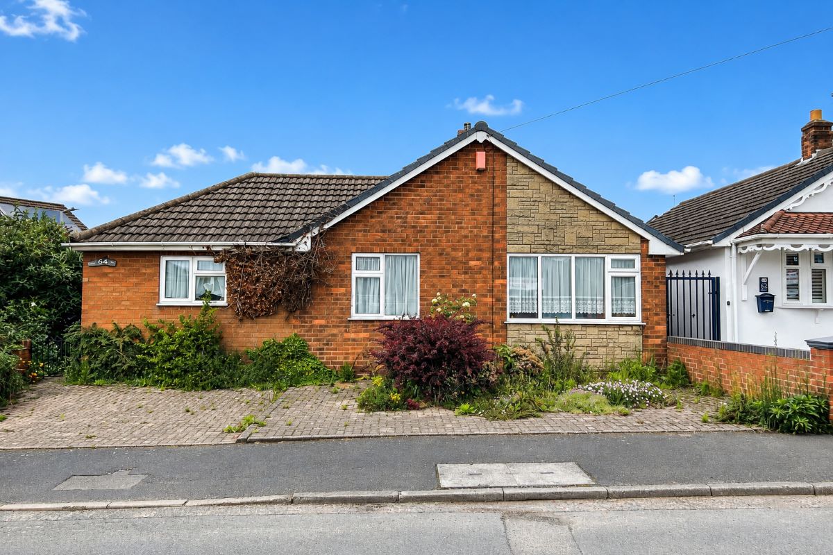 3 bedroom detached bungalow in Tipton