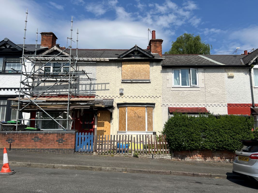 2 bedroom mid terraced property in Bearwood 