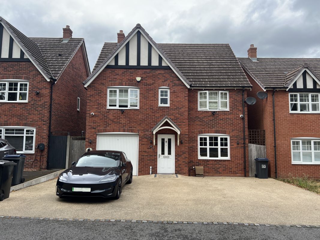 5 bedroom detached property in Selly Oak 