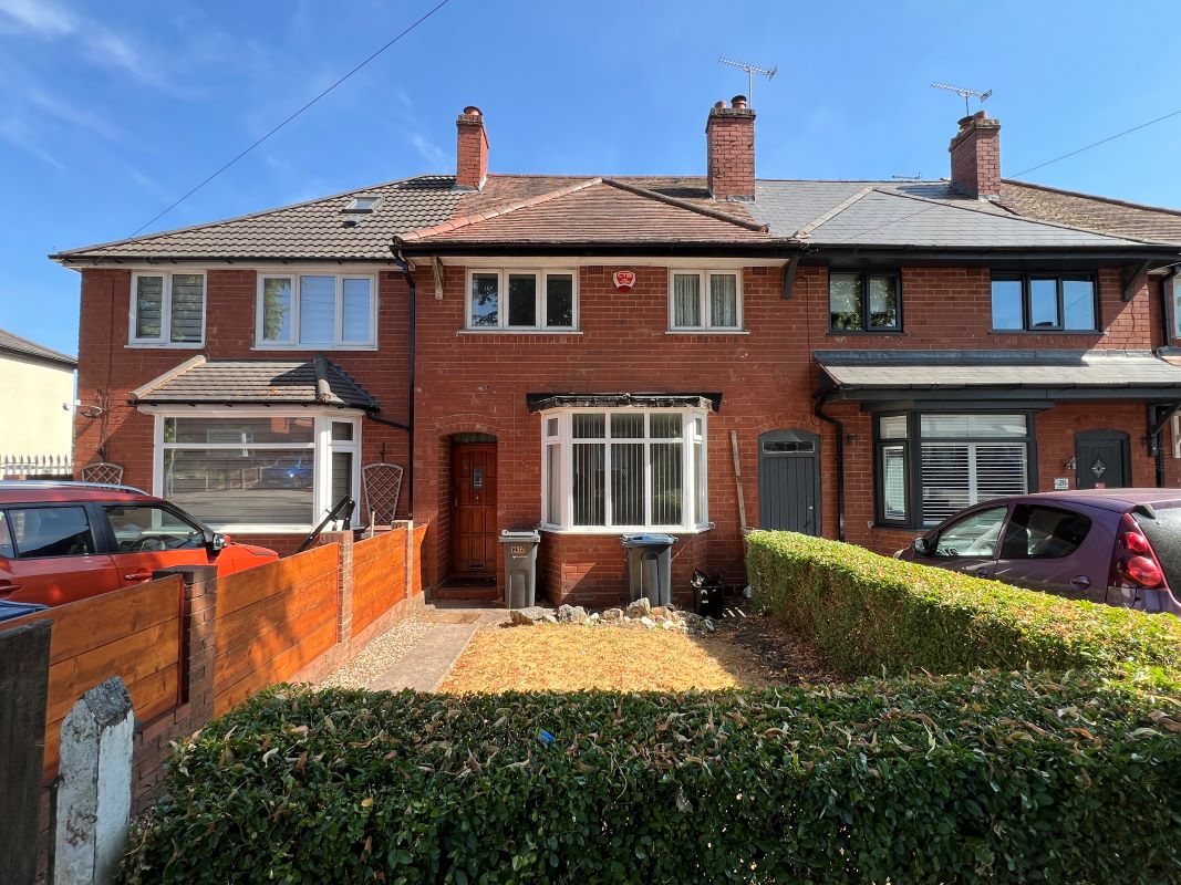 3 bedroom mid terraced property in Rednal